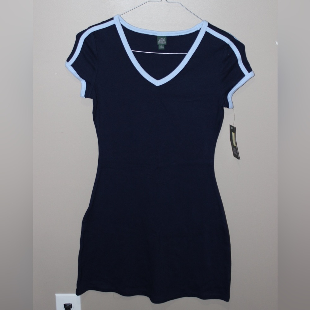 BNWT Wild Fable Navy and Light Blue V-Neck Tee Size Small